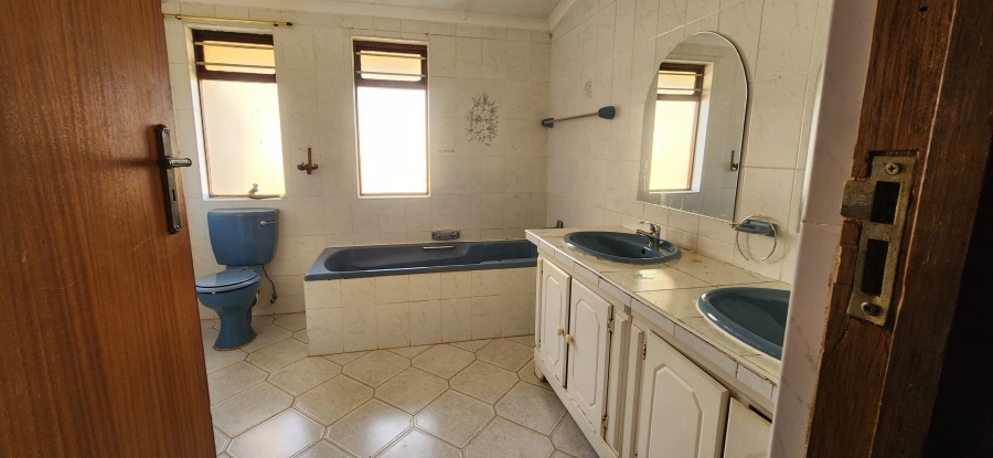 16 Bedroom Property for Sale in Bult North North West
